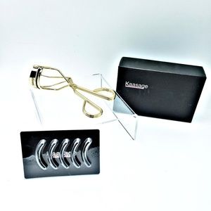 Buy 1 Get 1 Eyelash Curlers Plus 10 extra silicone pads!